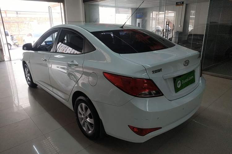 Used Hyundai Verna (older generation) 2014 1.4L Manual Smart GLS Trim Rear Left 45 Deg