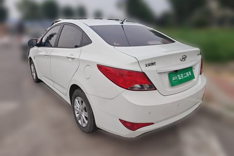Used Hyundai Verna (older generation) 2014 1.4L Manual Smart GLS Trim Rear Left 45 Deg