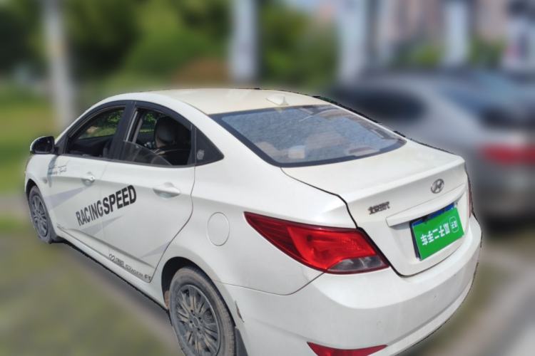 Used Hyundai Verna (older generation) 2014 1.4L Manual Smart GLS Trim Rear Left 45 Deg