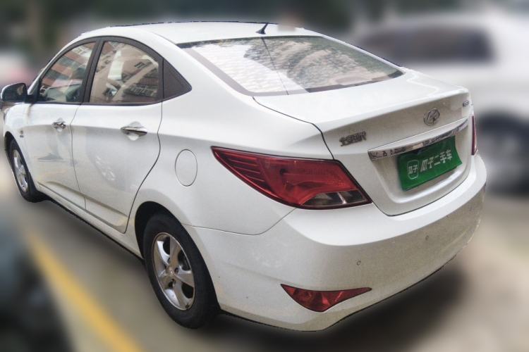 Used Hyundai Verna (older generation) 2014 1.4L Automatic Leading-Edge GLX Rear Left 45 Deg