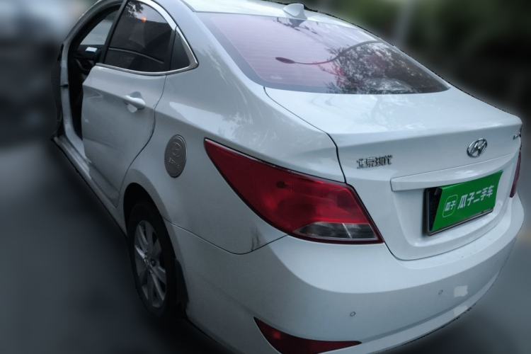 Used Hyundai Verna (older generation) 2014 1.4L Manual Smart GLS Trim Rear Left 45 Deg