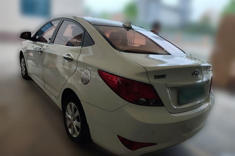 Used Hyundai Verna (older generation) 2014 1.4L Manual Smart GLS Trim Rear Left 45 Deg