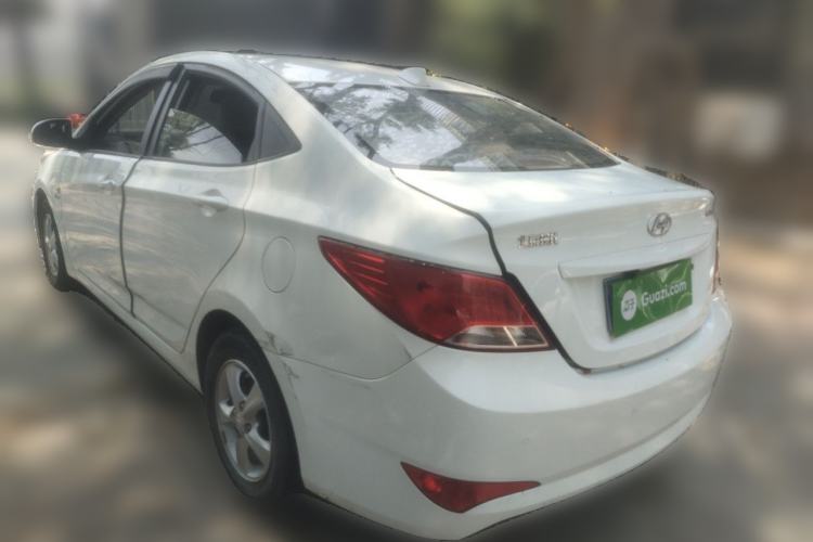 Used Hyundai Verna (older generation) 2014 1.4L Automatic Leading-Edge GLX Rear Left 45 Deg