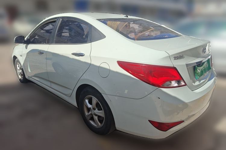 Used Hyundai Verna (older generation) 2014 1.4L Automatic Leading-Edge GLX Rear Left 45 Deg