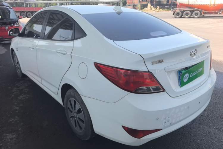 Used Hyundai Verna (older generation) 2014 1.4L Manual Smart GLS Trim Rear Left 45 Deg