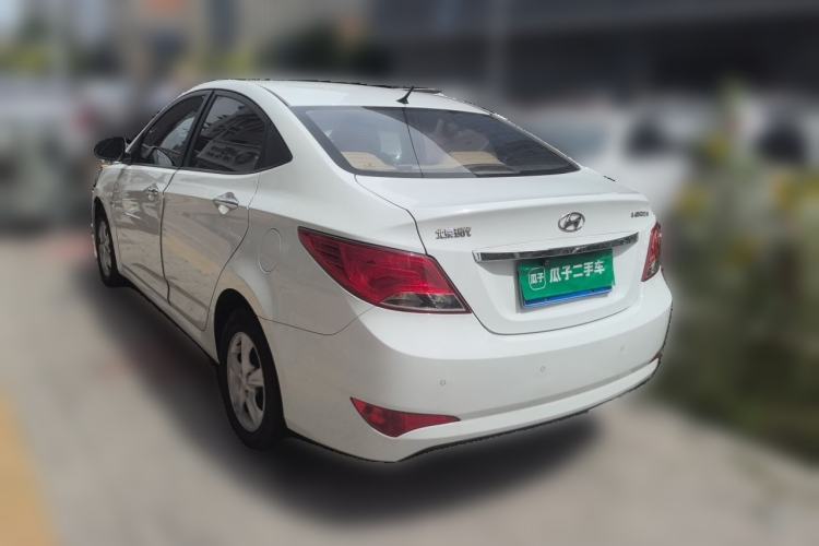 Used Hyundai Verna (older generation) 2014 1.4L Automatic Leading-Edge GLX Rear Left 45 Deg