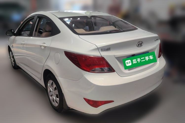 Used Hyundai Verna (older generation) 2014 1.4L Manual Smart GLS Trim Rear Left 45 Deg
