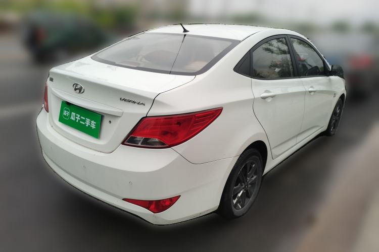 Used Hyundai Verna (older generation) 2014 1.4L Manual Smart GLS Trim Rear Right 45 Deg