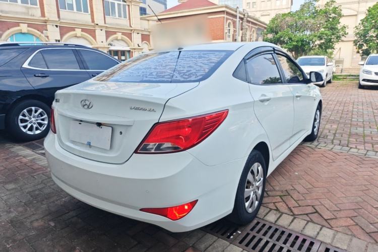Used Hyundai Verna (older generation) 2014 1.4L Manual Smart GLS Trim Rear Right 45 Deg