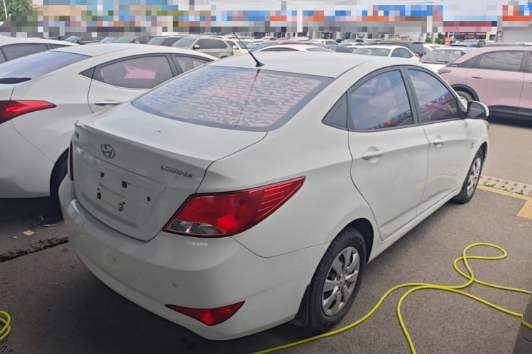 Used Hyundai Verna (older generation) 2014 1.4L Manual Smart GLS Trim Rear Right 45 Deg