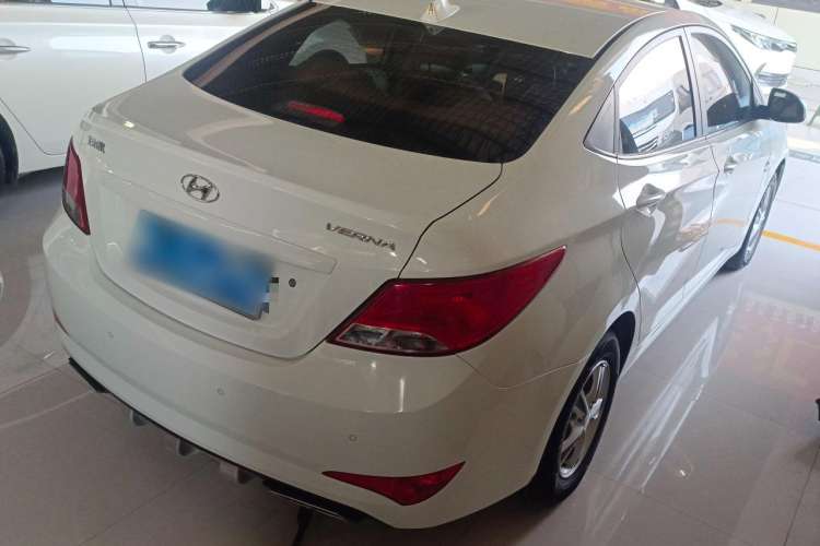 Used Hyundai Verna (older generation) 2014 1.4L Manual Smart GLS Trim Rear Right 45 Deg