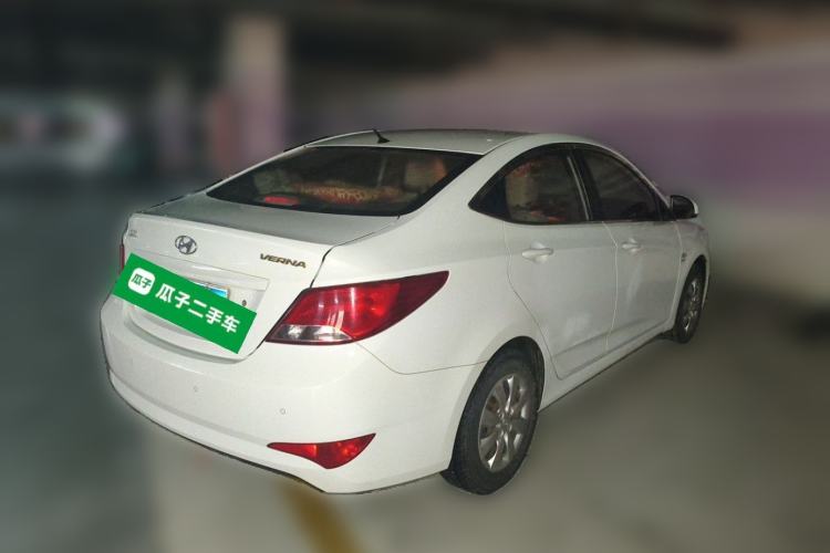 Used Hyundai Verna (older generation) 2014 1.4L Manual Smart GLS Trim Rear Right 45 Deg