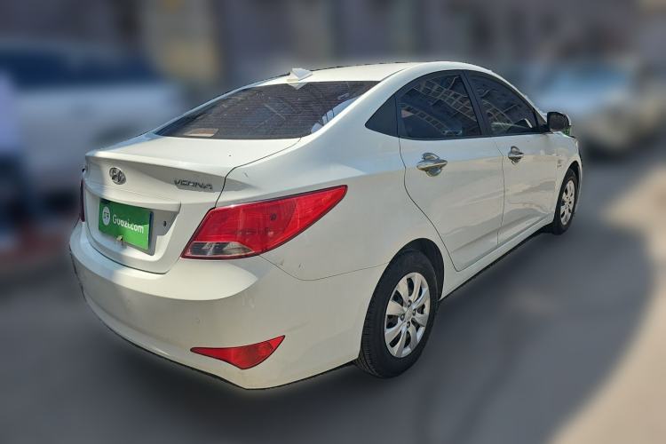 Used Hyundai Verna (older generation) 2014 1.4L Manual Smart GLS Trim Rear Right 45 Deg