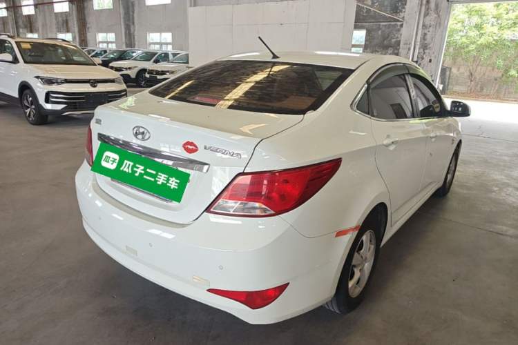Used Hyundai Verna (older generation) 2014 1.4L Automatic Smart GLS Rear Right 45 Deg