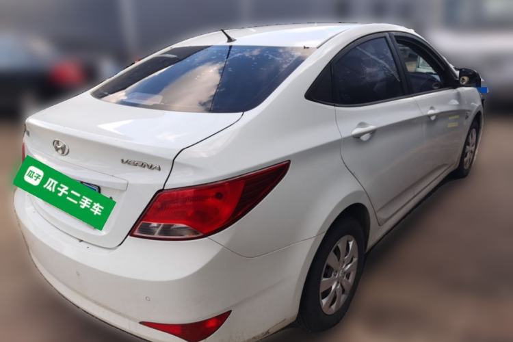 Used Hyundai Verna (older generation) 2014 1.4L Manual Smart GLS Trim Rear Right 45 Deg