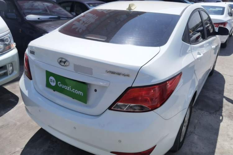 Used Hyundai Verna (older generation) 2014 1.4L Manual Smart GLS Trim Rear Right 45 Deg