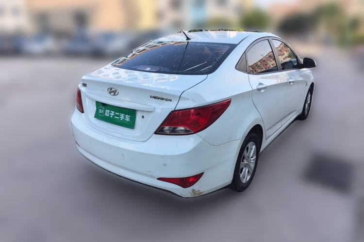 Used Hyundai Verna (older generation) 2014 1.4L Manual Smart GLS Trim Rear Right 45 Deg