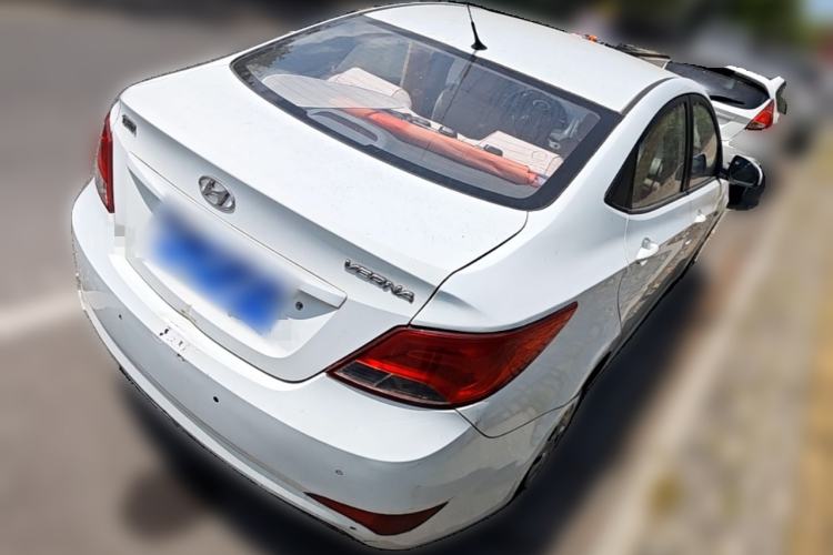 Used Hyundai Verna (older generation) 2014 1.4L Manual Smart GLS Trim Rear Right 45 Deg