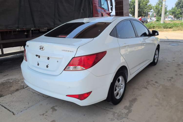 Used Hyundai Verna (older generation) 2014 1.4L Manual Smart GLS Trim Rear Right 45 Deg