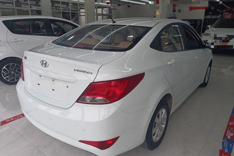 Used Hyundai Verna (older generation) 2014 1.4L Manual Smart GLS Trim Rear Right 45 Deg