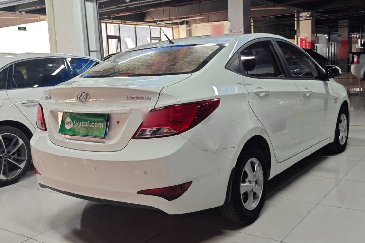 Used Hyundai Verna (older generation) 2014 1.4L Manual Smart GLS Trim Rear Right 45 Deg