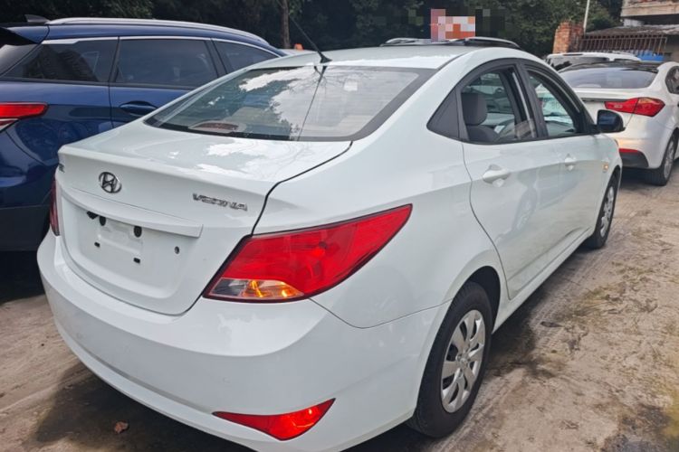 Used Hyundai Verna (older generation) 2014 1.4L Manual Smart GLS Trim Rear Right 45 Deg