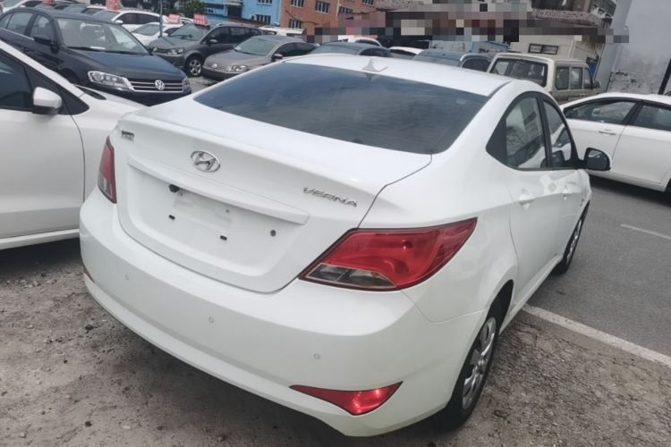 Used Hyundai Verna (older generation) 2014 1.4L Manual Smart GLS Trim Rear Right 45 Deg