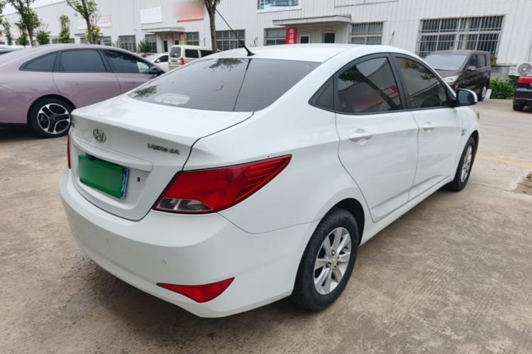 Used Hyundai Verna (older generation) 2014 1.4L Manual Smart GLS Trim Rear Right 45 Deg
