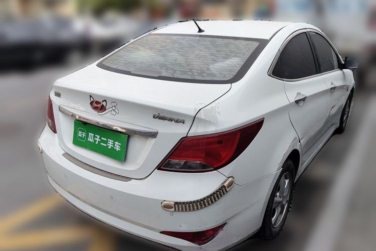 Used Hyundai Verna (older generation) 2014 1.4L Automatic Leading-Edge GLX Rear Right 45 Deg
