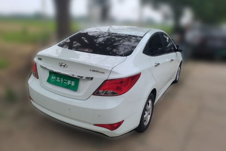 Used Hyundai Verna (older generation) 2014 1.4L Automatic Leading-Edge GLX Rear Right 45 Deg
