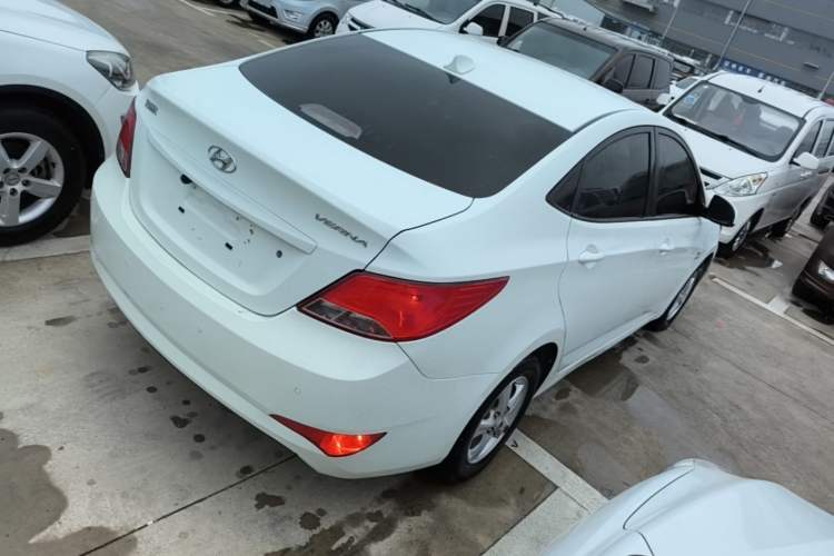 Used Hyundai Verna (older generation) 2014 1.4L Automatic Smart GLS Rear Right 45 Deg