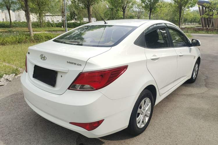 Used Hyundai Verna (older generation) 2014 1.4L Manual Smart GLS Trim Rear Right 45 Deg