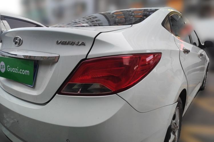 Used Hyundai Verna (older generation) 2014 1.4L Automatic Leading-Edge GLX Rear Right 45 Deg