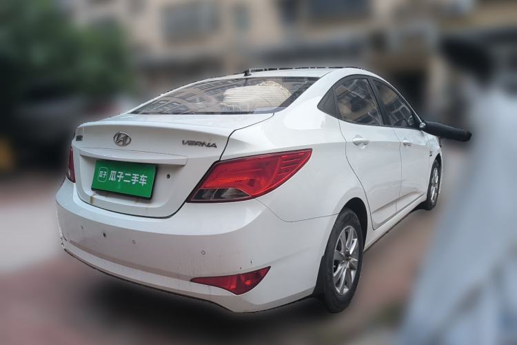 Used Hyundai Verna (older generation) 2014 1.4L Manual Smart GLS Trim Rear Right 45 Deg
