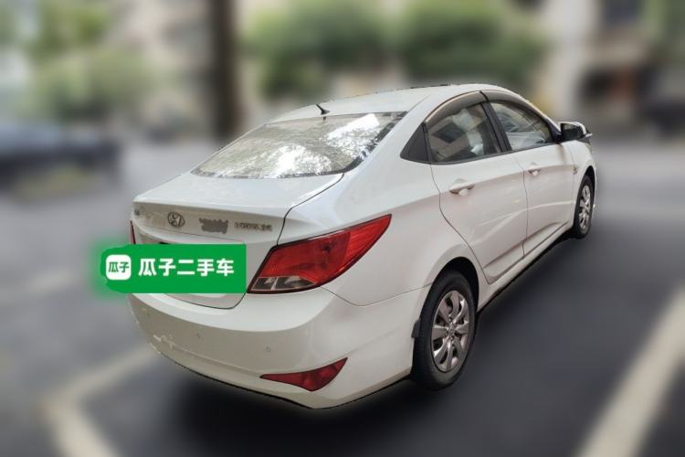Used Hyundai Verna (older generation) 2014 1.4L Manual Smart GLS Trim Rear Right 45 Deg