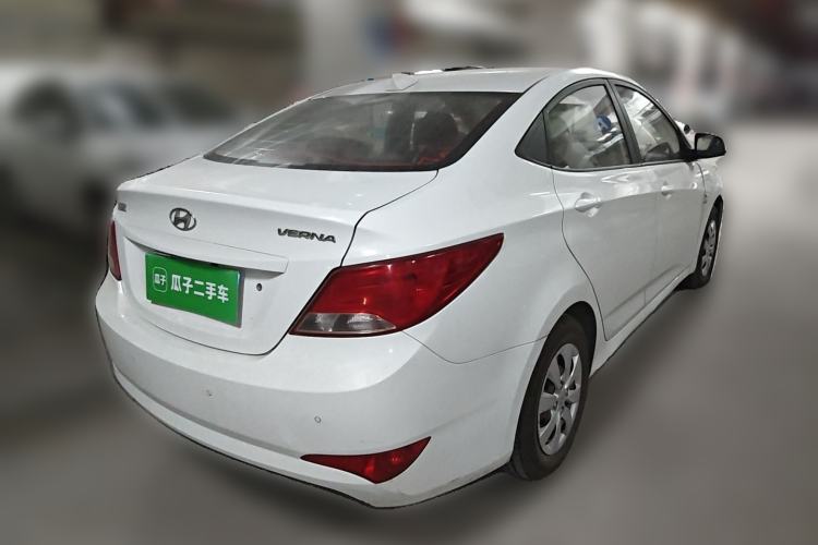 Used Hyundai Verna (older generation) 2014 1.4L Manual Smart GLS Trim Rear Right 45 Deg