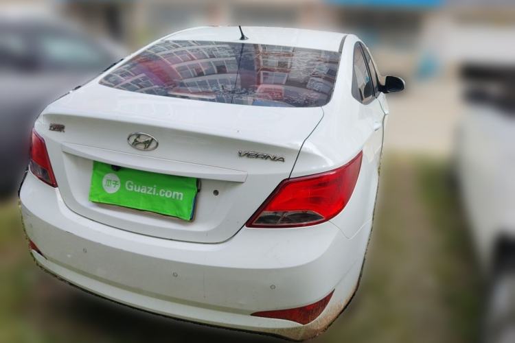 Used Hyundai Verna (older generation) 2014 1.4L Manual Smart GLS Trim Rear Right 45 Deg