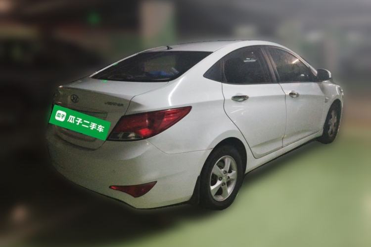 Used Hyundai Verna (older generation) 2014 1.4L Automatic Leading-Edge GLX Rear Right 45 Deg