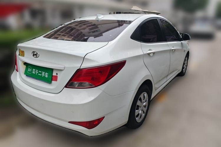 Used Hyundai Verna (older generation) 2014 1.4L Manual Smart GLS Trim Rear Right 45 Deg