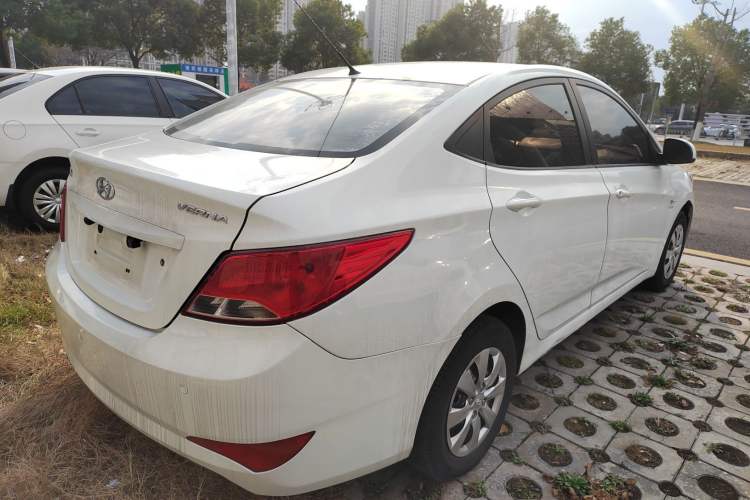 Used Hyundai Verna (older generation) 2014 1.4L Automatic Fashion GS Model Rear Right 45 Deg