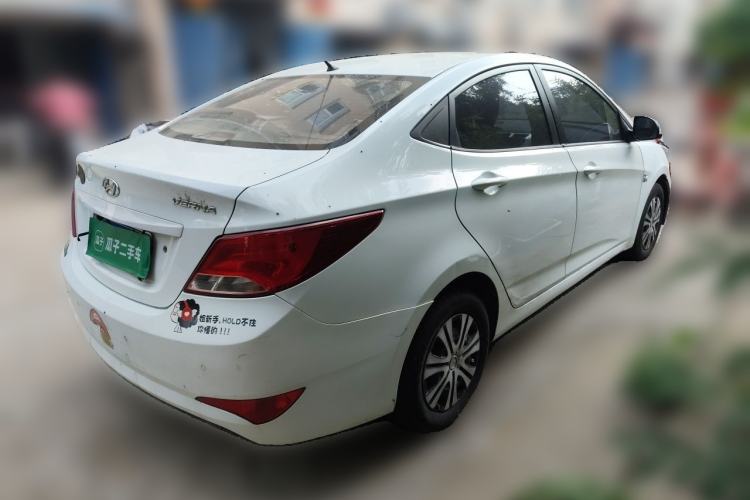 Used Hyundai Verna (older generation) 2014 1.4L Manual Smart GLS Trim Rear Right 45 Deg