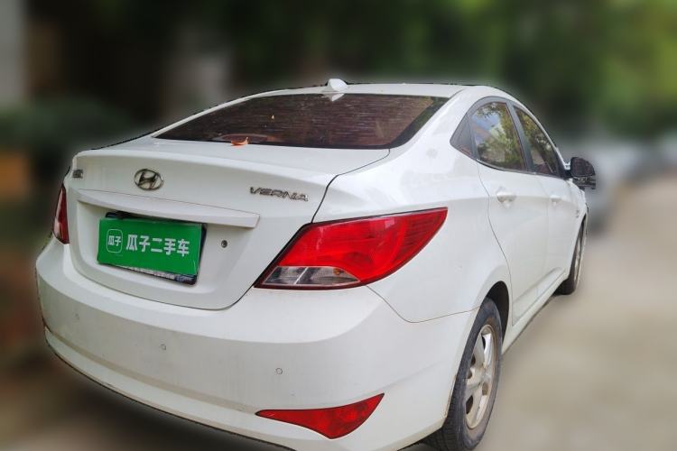 Used Hyundai Verna (older generation) 2014 1.4L Manual Smart GLS Trim Rear Right 45 Deg