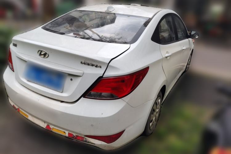Used Hyundai Verna (older generation) 2014 1.4L Manual Smart GLS Trim Rear Right 45 Deg