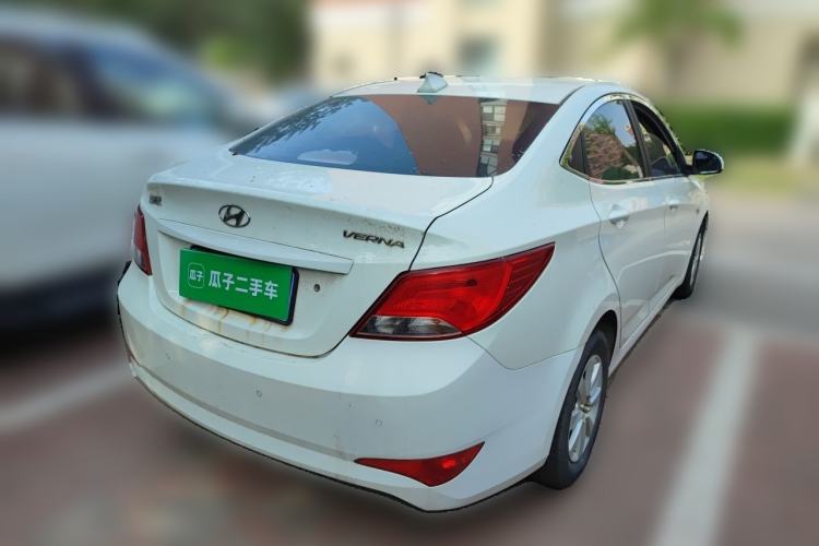 Used Hyundai Verna (older generation) 2014 1.4L Manual Smart GLS Trim Rear Right 45 Deg