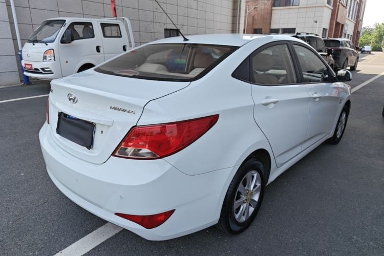 Used Hyundai Verna (older generation) 2014 1.4L Manual Smart GLS Trim Rear Right 45 Deg