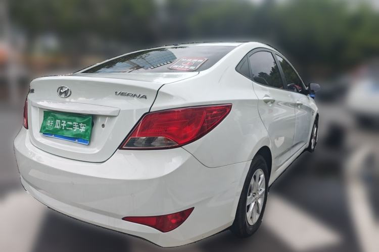Used Hyundai Verna (older generation) 2014 1.4L Manual Smart GLS Trim Rear Right 45 Deg