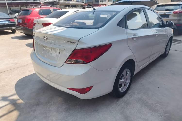 Used Hyundai Verna (older generation) 2014 1.4L Automatic Smart GLS Rear Right 45 Deg