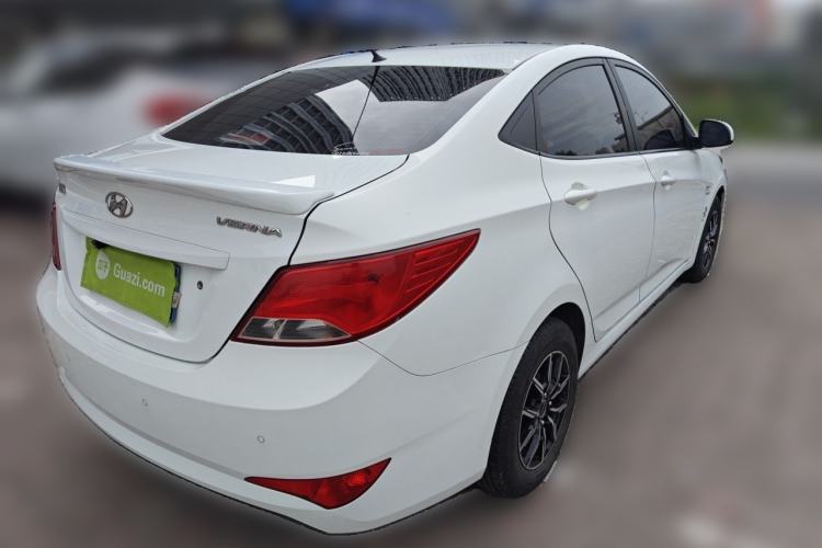 Used Hyundai Verna (older generation) 2014 1.4L Manual Smart GLS Trim Rear Right 45 Deg