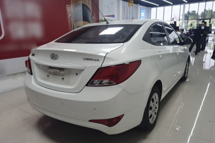 Used Hyundai Verna (older generation) 2014 1.4L Manual Smart GLS Trim Rear Right 45 Deg