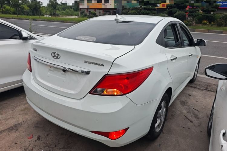 Used Hyundai Verna (older generation) 2014 1.4L Automatic Leading-Edge GLX Rear Right 45 Deg